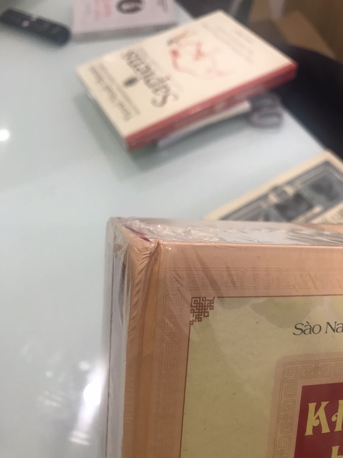 Sách mới nguyên seal. Có điều bị cong góc bìa. Mua dùm nên ko đánh giá nội dung.