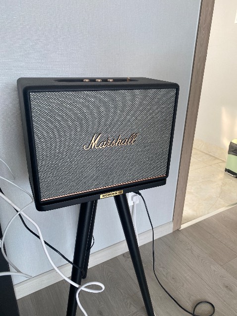 Tôi có mua cái loa và cái tay nghe. Nhưng tôi ko tím thấy thiết bị để kết nối bluetooth