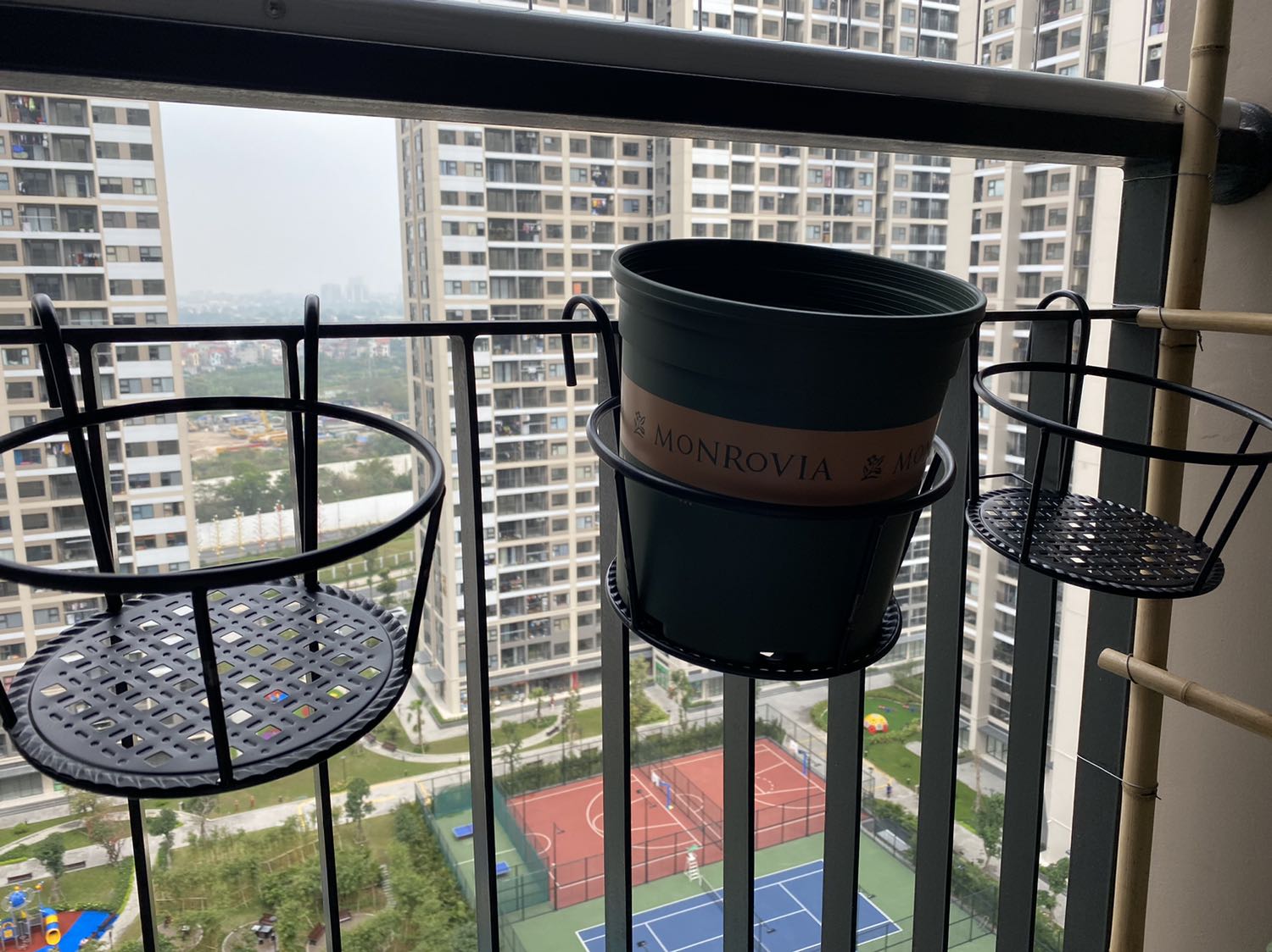 Shop gói đẹp chắc chắn, đủ hàng, giao nhanh 
Giỏ chất lượng tốt, có chỗ chóc sơn nhưng chắc ko tránh khỏi