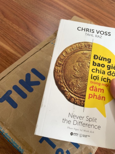 Sách bẩn khi vừa khui hàng