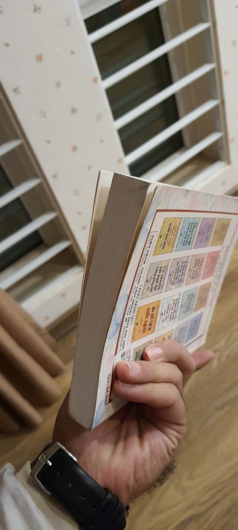 hàng đóng gói cực kì oke nhưng sách bị bụi bẩn