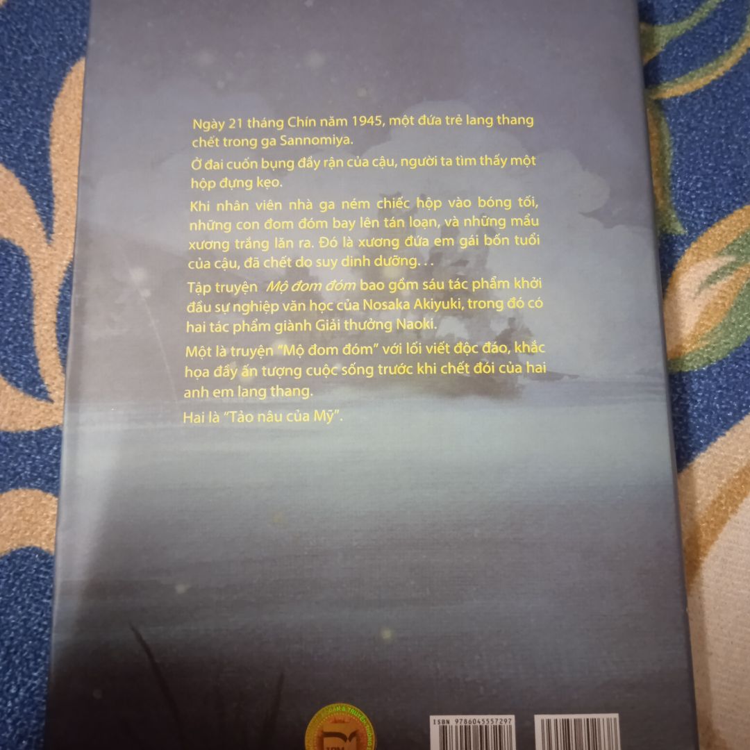 Bìa siêu đẹp,bên ngoài được bọc bookcare cẩn thận.Trang giấy không trắng  khi đọc không bị loá mắt như một số cuốn sách khác.Nội dung thì mình chưa có đọc nên chưa có nhận xét gì.Giao hàng đúng như dự kiến,nói chung là mình rất hài lòng