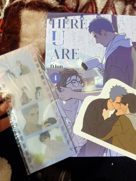 Siêu hay, siêu đẹp luôn á trời ơi. Bị lem keo dán ra bìa xíu nhma cạo đc nên không sao ( đầu cưa tưởng bị df chứ😂). Giao hàng siêu nhanh luôn t6 đặt mà chiều t7 đã nhận đc rùi, bất ngờ luôn á