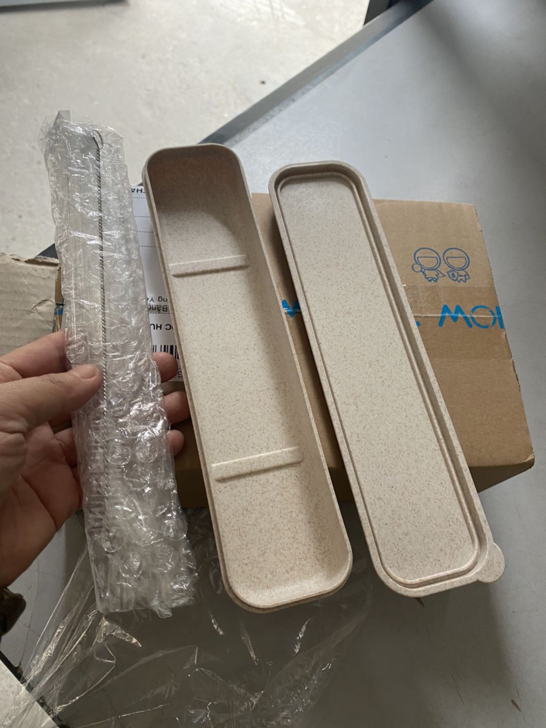 Sản phẩm đẹp, ống mút thuỷ tinh trong và chắc chắn
Hộp đẹp ( trước khi mua mình cũng đã đọc các riview cũng sợ hộp vỡ tuy nhiên hộp của mình đẹp và lành lặn) tiki gói hàng cẩn thận quá, 
Góp ý nhỏ: nếu được thì gói nhỏ thôi cho tiết kiệm chi phí gói
Cảm ơn sp của shop