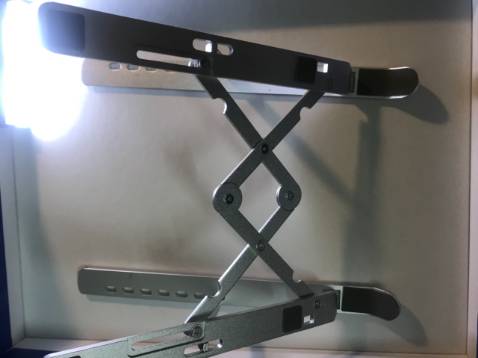 Sản phẩm chất lượng, hàng thực tế như mô tả, mình hay ngồi quán cafe làm việc nên rất hữu ích nên gấp gọn như thế này thì tiên lợi, ủng hộ shop ✌️. Mong shop ra nhiều sản phẩm hữu ích ntn nhiều hơn nữa .