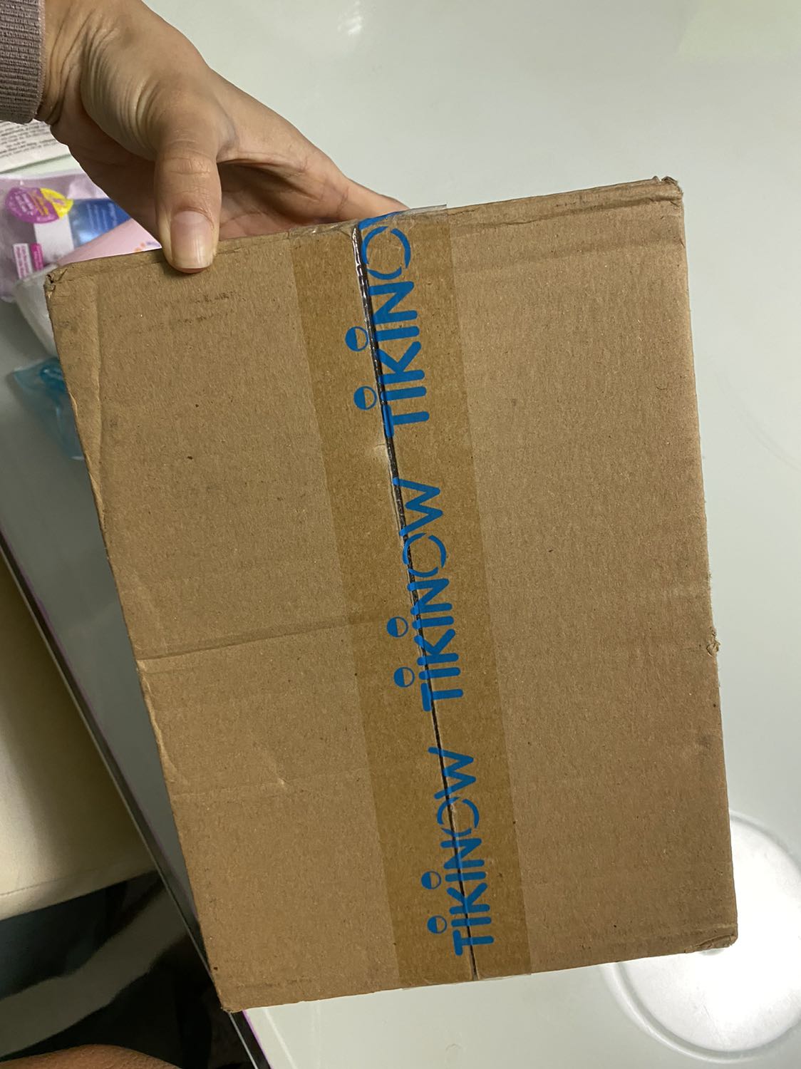 Mình đặt 3 hộp cho gia đình dùng, lúc mình mở hộp ra lấy từng sản phẩm đặt thì thấy một hộp quá nhẹ như trống không, và sự thật là vậy! Mua 3 hộp, giao đúng 3, nhưng chỉ có 2 hộp có ruột, và một hộp sản phẩm vô hình!! Gọi tiki thì bên bộ phận khách hàng gọi và giải quyết thì họ hỏi mình tìm lại video ghi hình họ mới giải thích được ?! 
Từng là khách hàng mua hơn mấy trăm triệu đồng từ tủ lạnh, máy giặt,… mình thật sự quá thất vọng về cách giải quyết vấn đề của tiki với kho hàng xuất hàng, làm khách phải chịu thiệt thòi cho một hành vi *** đảo từ bên nội bộ của tiki.