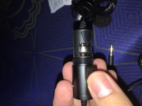 Shop cho mình hỏi. Cái này là bị lỗi hay là thiết kế của nhà sản xuất là như vậy?