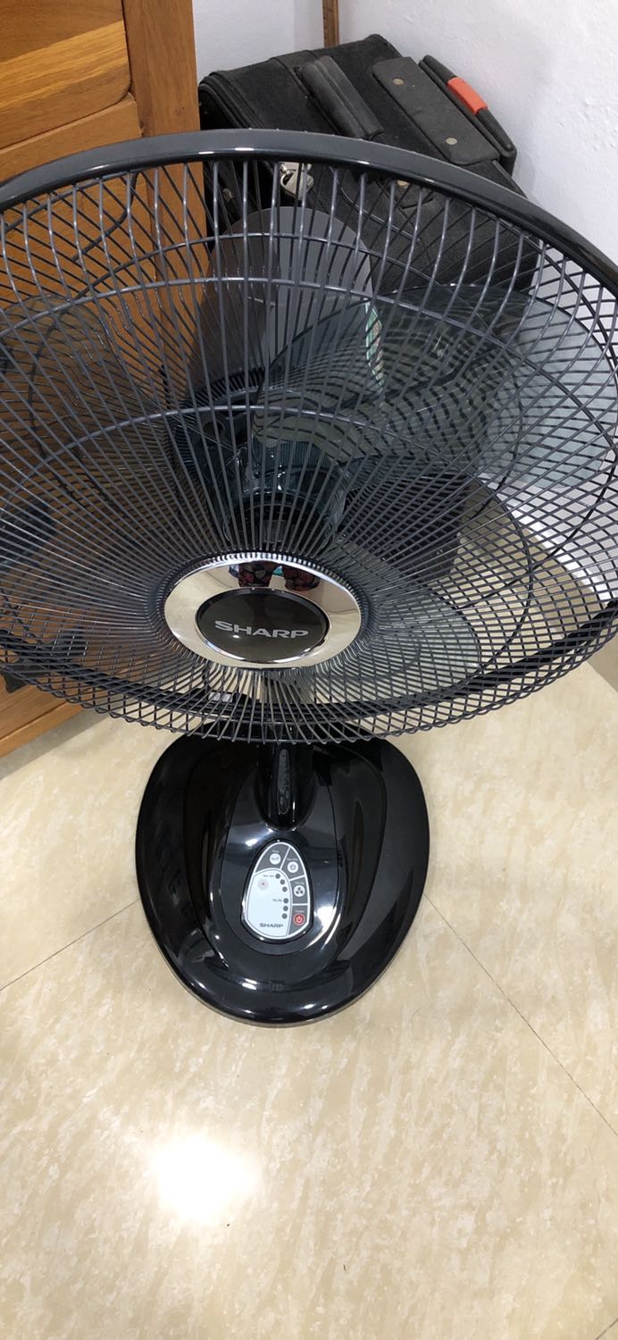 Quạt khi bật quay hơi bị ồn, chạy ko được êm
Có chế độ gió tự nhiên tương đối thoải mái nếu để quạt đứng yên Quạt khi bật quay hơi bị ồn, chạy ko được êm
Có chế độ gió tự nhiên tương đối thoải mái nếu để quạt đứng yên