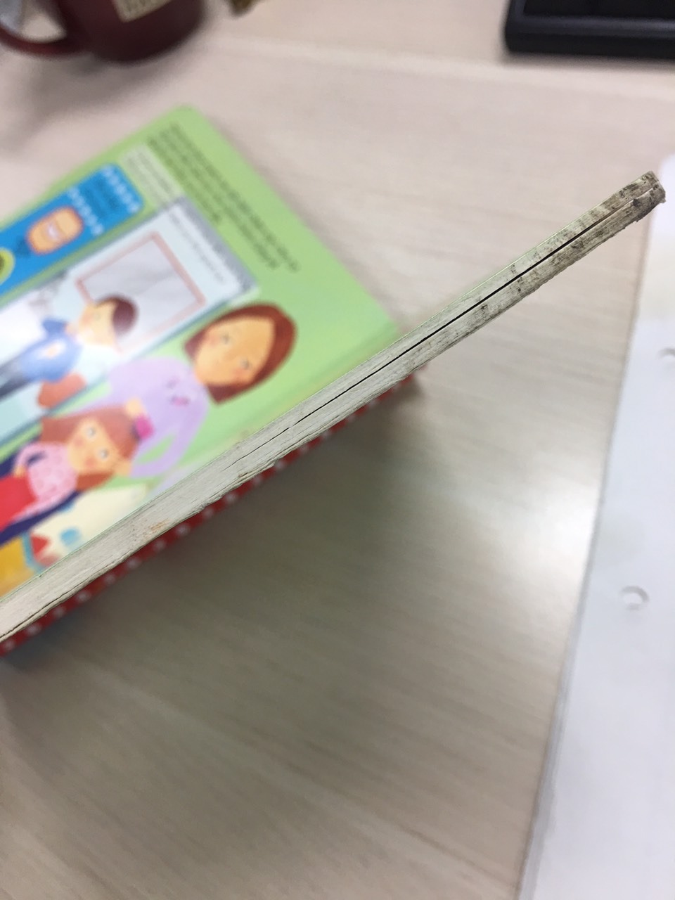 Tôi đã 02 lần gọi điện cho Tiki yêu cầu đổi hàng, bên tiki nói tầm 2-3 ngày sẽ có nhân viên tới lấy và đổi cho tôi.
Vậy mà gần 10 ngày thôi. tôi ko thấy một cuộc gọi lấy hàng về nào của tiki.
Mong các bạn xem xét lại. Tôi mua hàng tiki rất nhiều, nhưng đây là lần đầu nhận được 1 quyển sách nó tệ đến thế, cực kỳ bẩn và rách.