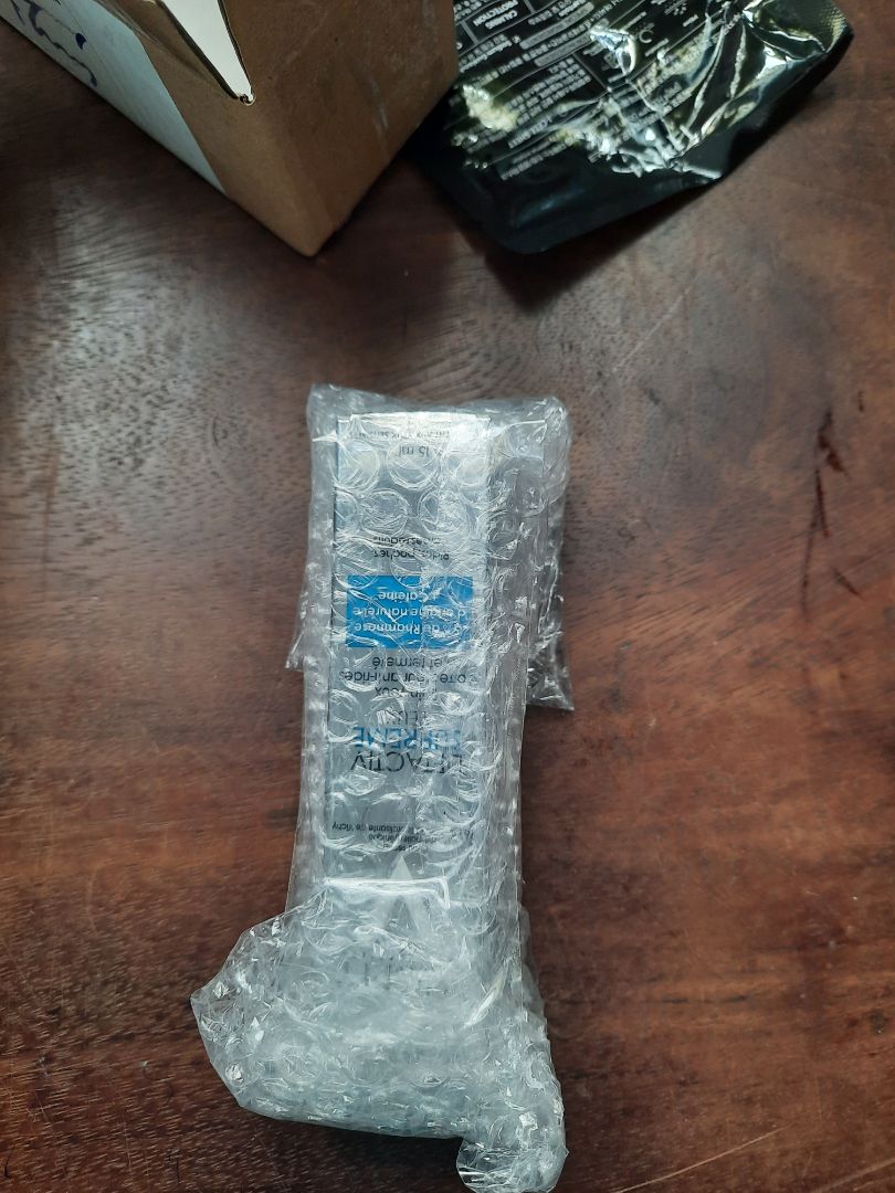 Đóng gói cẩn thận! Tem mạc hàng chính hãng đầy đủ! Date xa! Ổn!