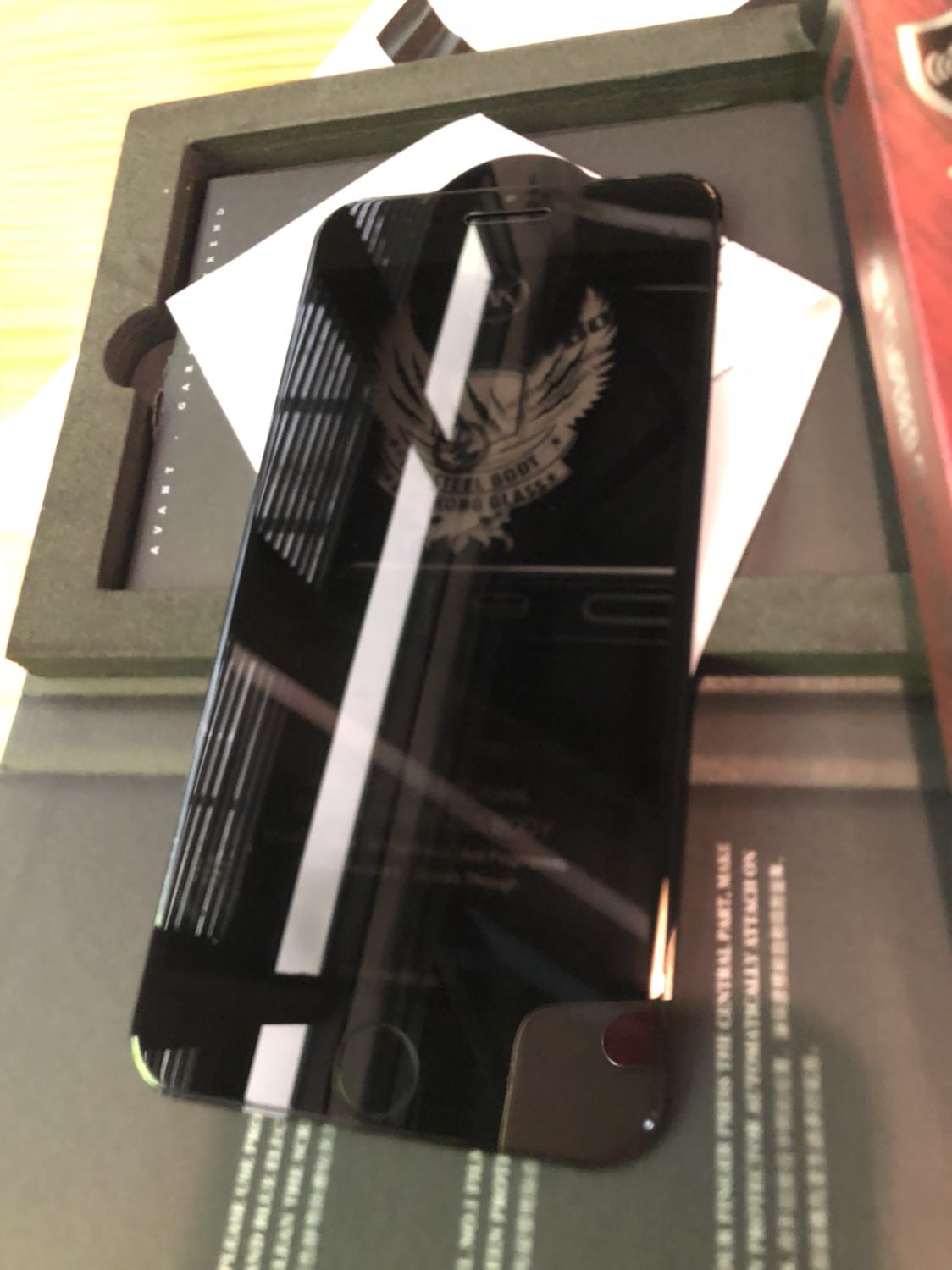 - Hàng gói kỹ càng, hộp nhìn xịn, đẹp, nhưng
- Rõ ràng mình đặt hàng 2 cái màu trắng mà về hẳn 2 cái màu đen rồi sài sao??? Liên hệ mình để kiểm tra đổi hàng ngay nhé: ***
- không biết sốp có cách nhận biết riêng ntn hay ko? Chứ nhìn vỏ hộp ko có cách nào nhận biết trắng hay đen nếu không bóc đến tận cái kính