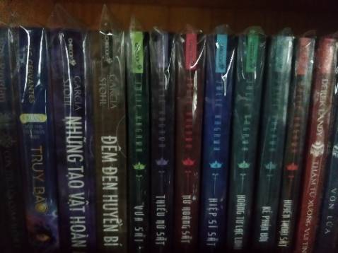 Bìa đẹp, chất lượng tốt, có bookmark, sách mới, còn nguyên màng bọc