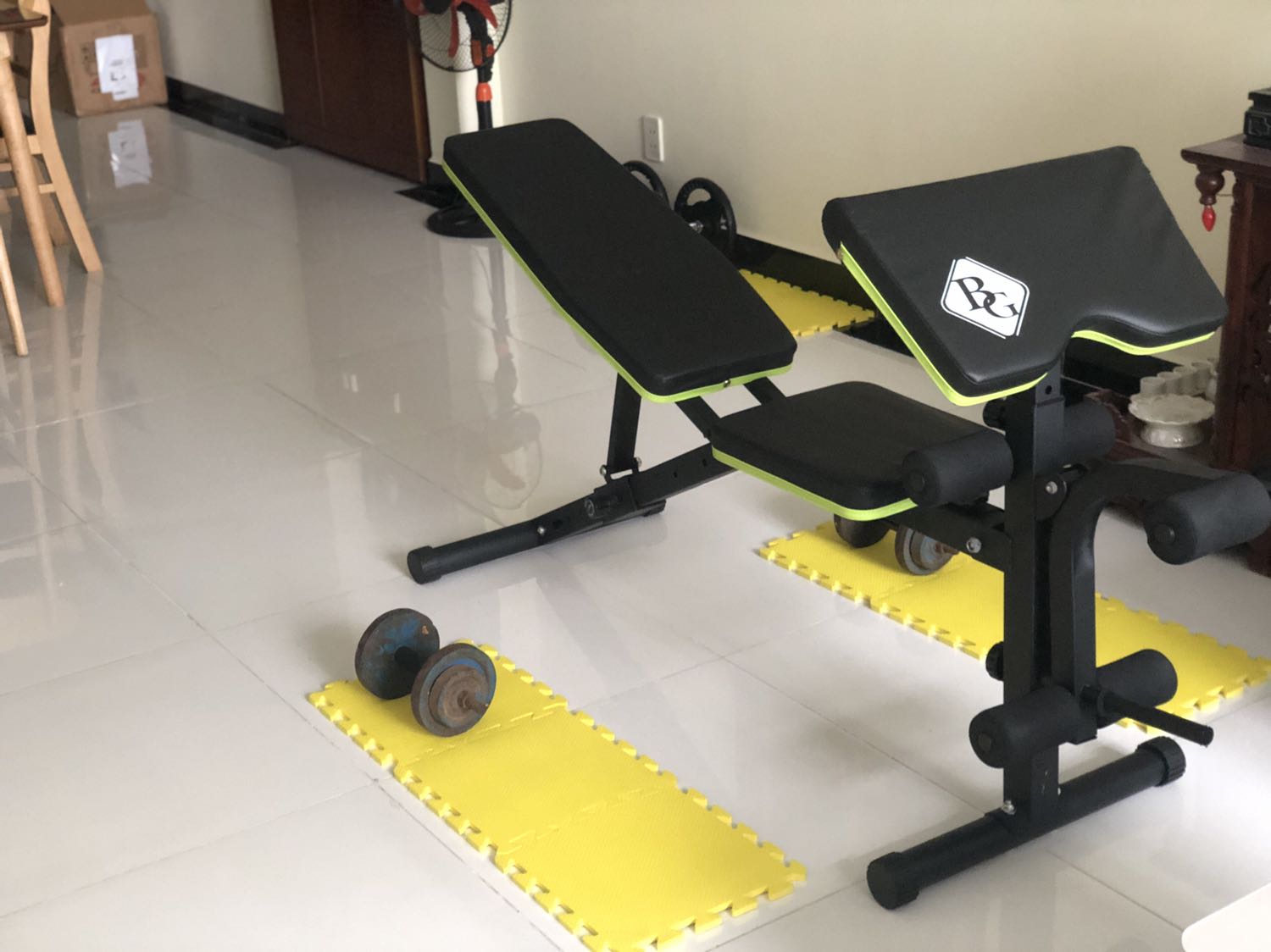 Hàng khá ok so với giá. Tuy hoàn thiện chưa được chỉn chu, còn nhiều điểm hàn bị xấu và nước sơn dễ bong tróc