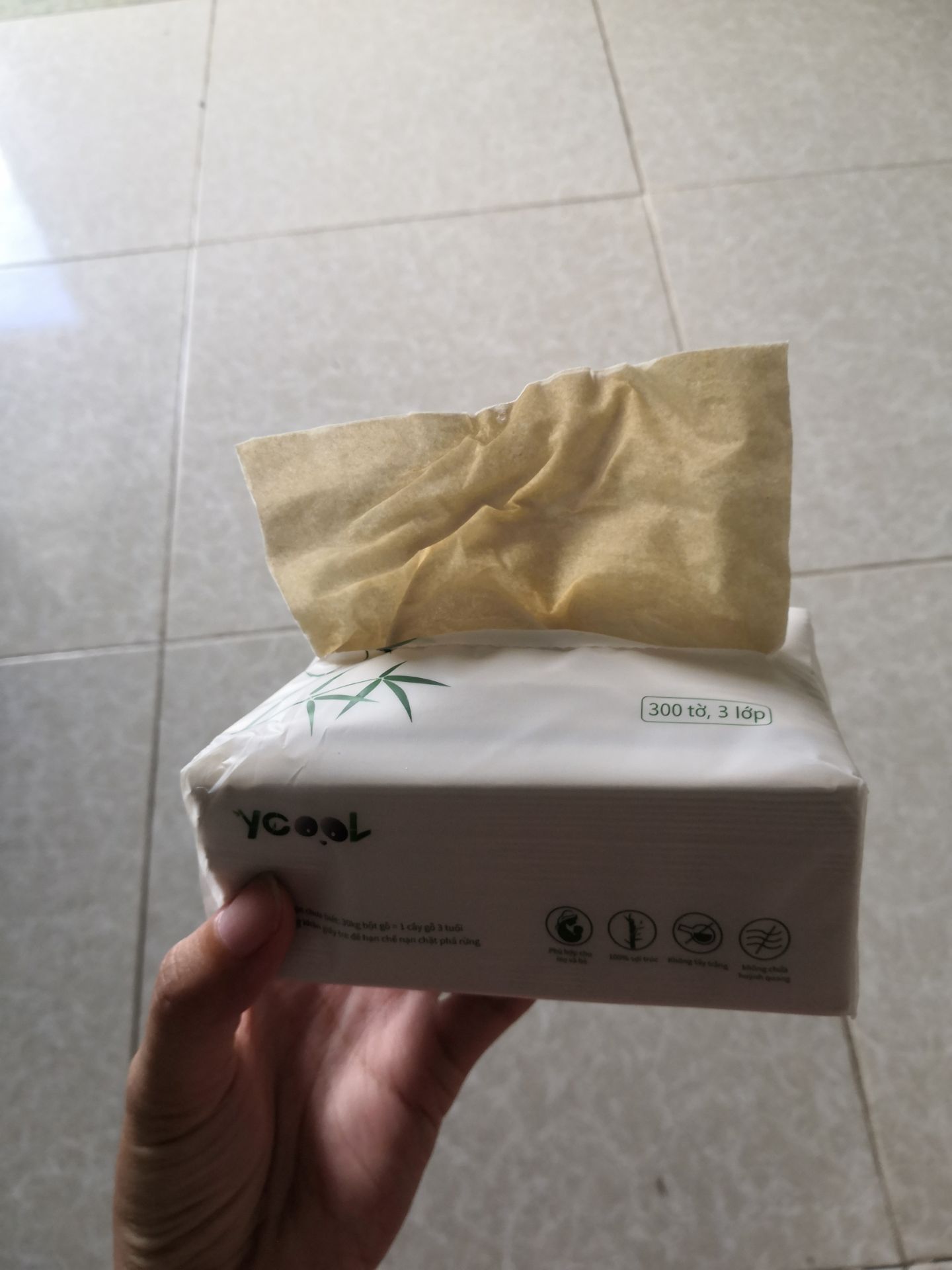 Chất lượng giấy tạm được, giao hàng khá nhanh. Bịch giấy khá nhỏ, bỏ túi mang đi rất tiện.