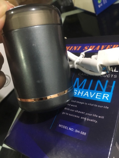 Nhận hàng ưng ngay luôn, đã *** thử. Máy chạy êm, cạo sạch lắm, nhỏ gon ae mang đi làm đi du lịch rất tiện.
Shop tư vấn nhiệt tình, hàng bán chất lượng nha, cảm ơn shop, mọi người yên tâm mua hàng nhé !!!