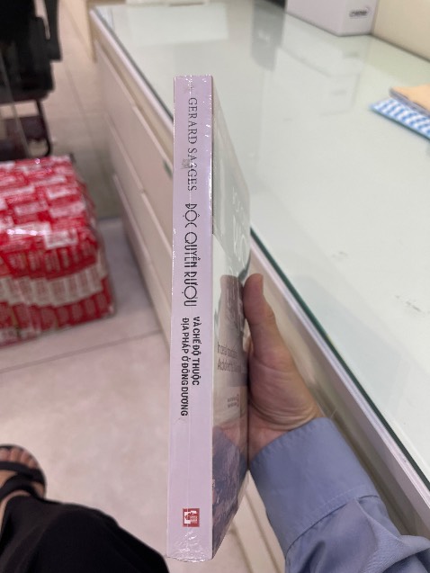 Cả 4 cuốn sách mình mua của Shop này đều còn nguyên seal đóng gói rất cẩn thận , nhiều xốp bảo vệ đến khó tin , mình rất hài lòng 
Sẽ ủng hộ tiếp . Chú ý giao hàng nhanh 1 chút thì tuyệt vời hơn nữa