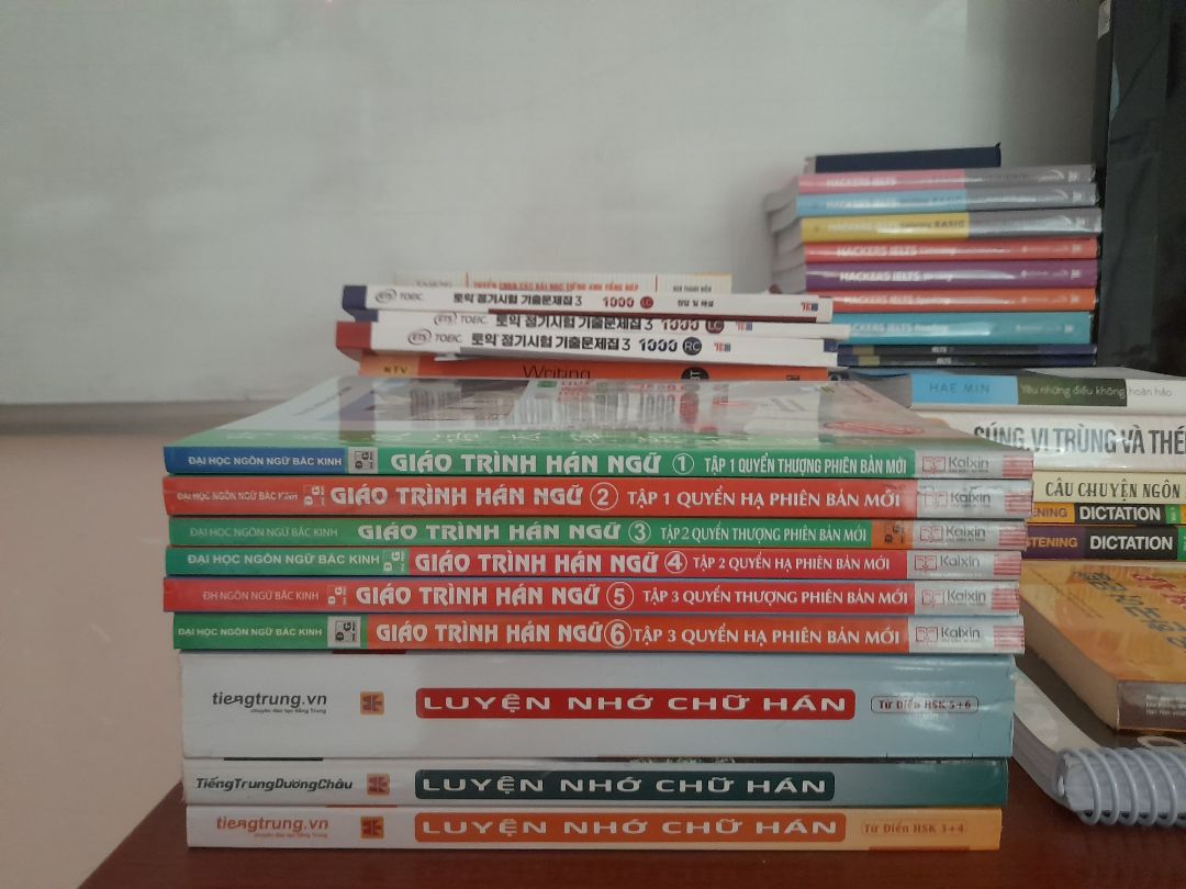 giáo trình thiết kế khoa học gồm 6 quyển với độ khó tăng dần do ĐH ngôn ngữ Bắc Kinh biên soạn, file nghe được tải qua mã QR sau sách. giao hàng nhanh, đóng gói cẩn thận. mình được tặng kèm 3 book mark. rate 5 sao nha !!!