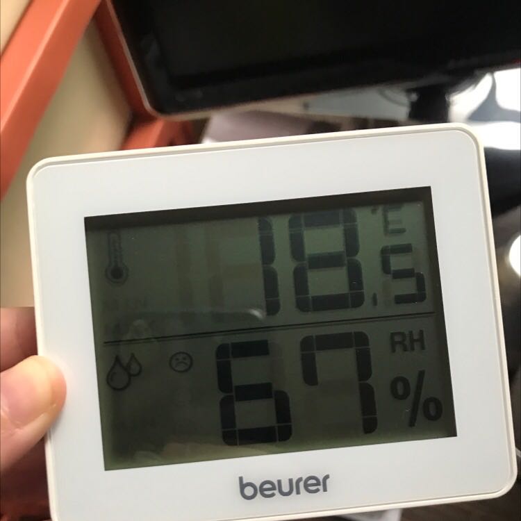 Sản phẩm mới bóc để sử dụng nên chưa đánh giá chi tiết đc. Màn hình, nút bấm đơn giản, dễ nhìn, dễ sử dụng. Shipper siêu thân thiện dễ thương khi giao hàng vào ngày Tết.