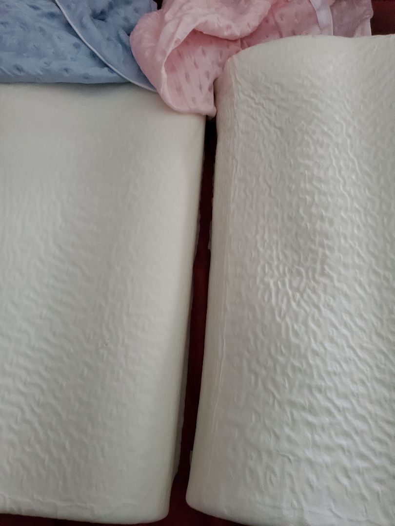 Gởi lời đến Shop đã bán 2 chiếc gối cao su non này ! 
1/ Gối màu hồng đã qua sử dụng , bởi vì viền cao su đã bị bong chóc ở  đường viền của  ruột. gối ! gối xập xệ có nhiều nếp nhăn ở vỏ gối?? 
Thật là bất bình ! ck mình bảo  bị mua phải được cũ rồi? 
Đề nghị cho trả 2 chiếc gối này gấp! Tiki nên chấn chỉnh về vấn đề shop làm ăn đối trái đối với khách? không tôn trọng khách!
Yêu cầu sớm trả lời cho mình nhé Tiki ? 
Xin cảm ơn !