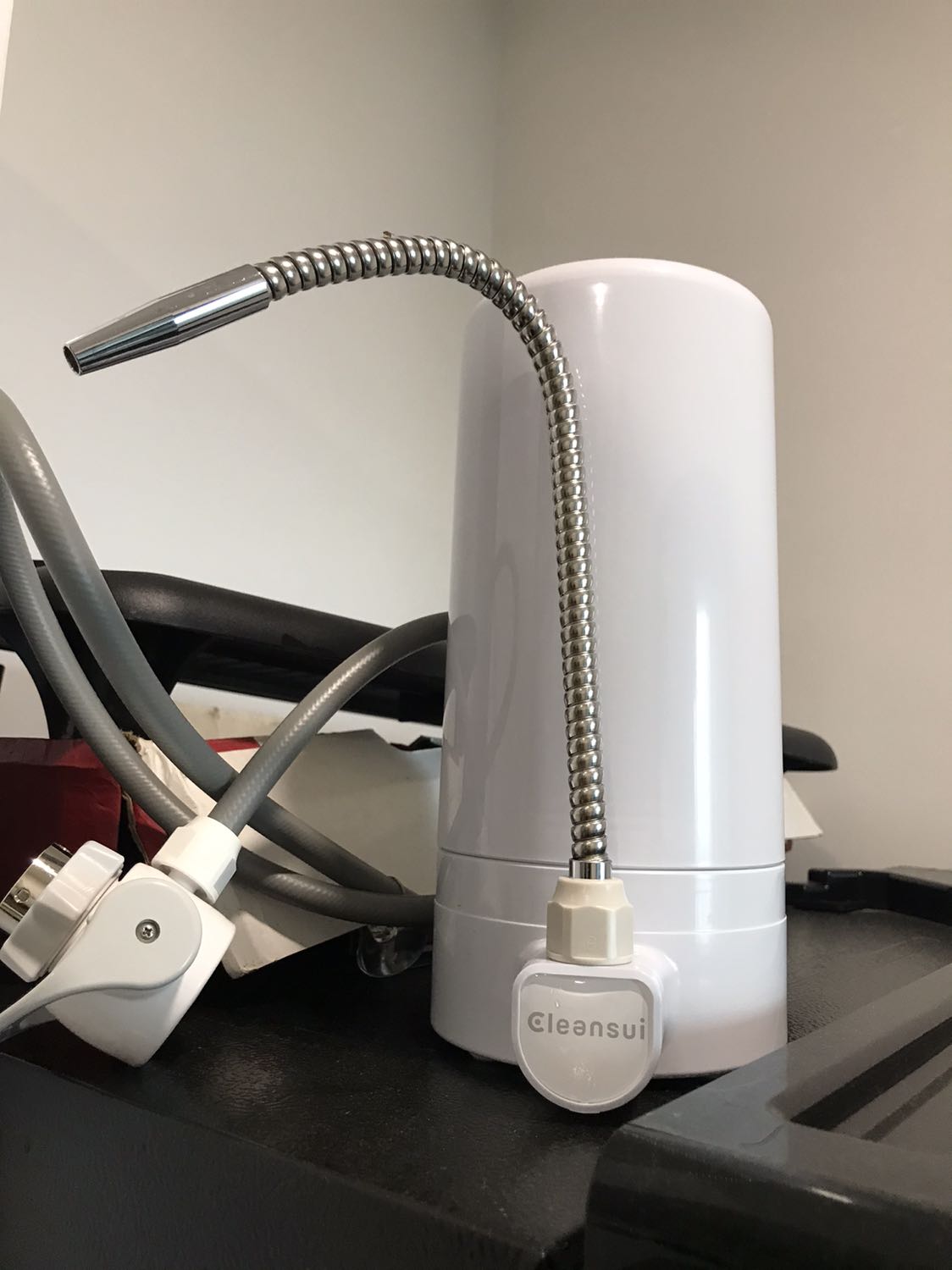 Sản phẩm dùng tốt, nhưng đầu cắm vào ko phù hợp với vòi nhà mình!
Do đó phải đi tìm mua cái vòi khác với kích thước phù hợp hơn!
Cho nên các bác nhớ xem kỹ kích thước vòi của mình trước khi mua nhé!