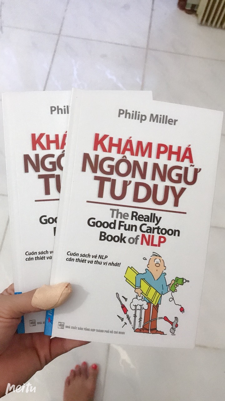 tôi chẳng biết do tôi chọn sai hay do vấn đề nào khác,tôi đặt mua trọn bộ NLP tất cả mỗi loại 1 quyển, nhưng đc chia ra làm 2 đơn hàng và riêng quyển này là 2 quyển??? mh chả biết làm gì với nó cả. 
 giao hàng thì rất nhanh, đơn đầu tiên trong bảng ghi có kèm quà tặng combo giảm giá ngẩu nhiên nhưng chẳng thấy đâu, đóng gói đơn đầu rách nát sách nhăn góc, mh k nghĩ chỉ đóng gói ngày 16 giao ngày 17 mà nó có thể rách bao bì đến vậy. lần đầu mua và khá thất vọng