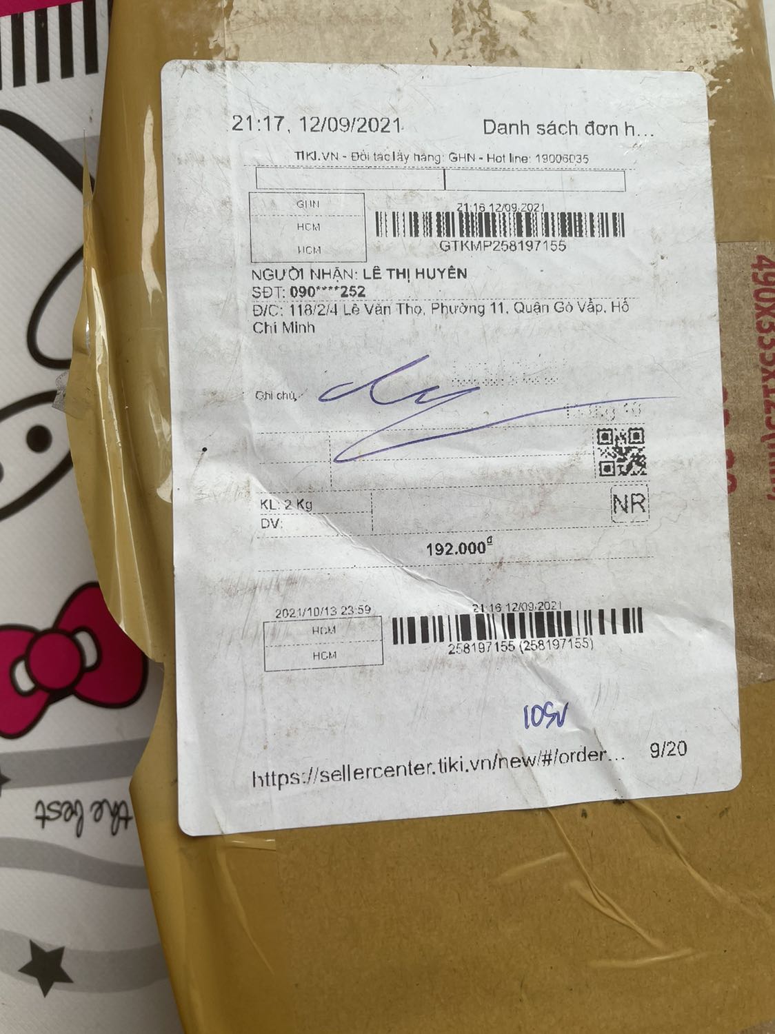 Tiki giao 10 cuốn tập học sinh 100 trang nhưng lại thu tiền 10 cuốn tập sinh viên 200 trang giá ***đ là sao ???? nhờ Tiki xem lại dùm.