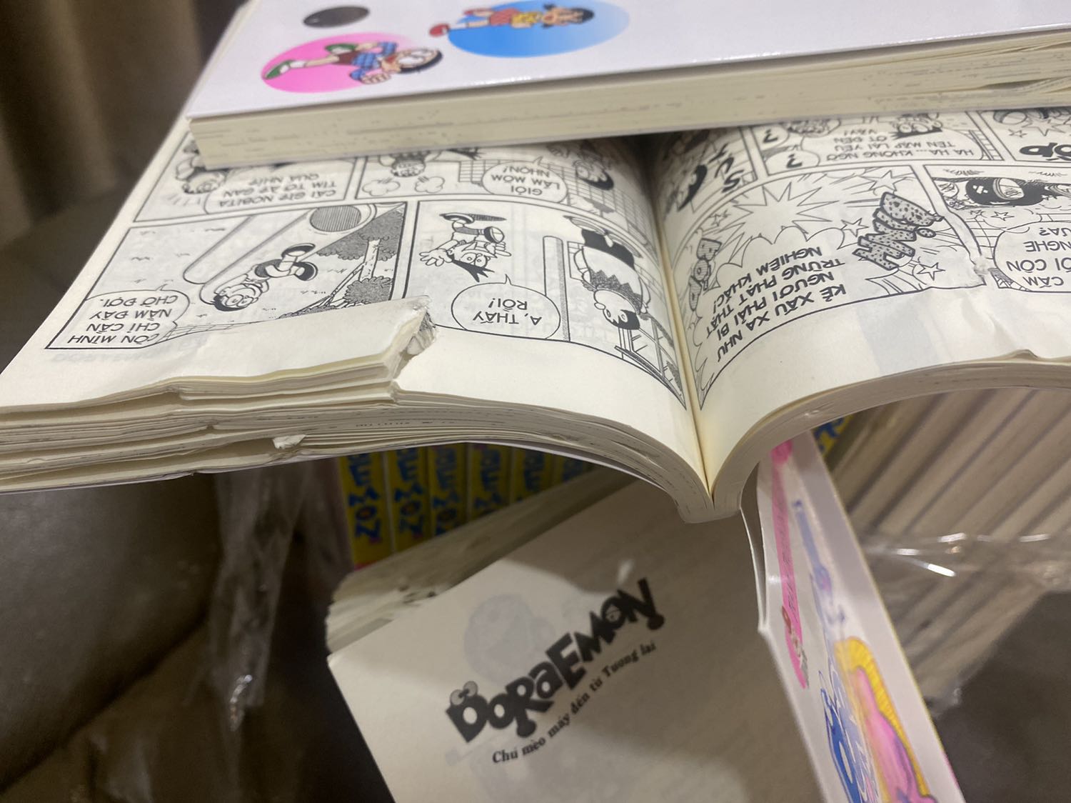 Mới nhận sách. Mở ra thấy sách nát như hàng bị nước mưa. Quà tặng định nhật con mà thất vọng. Đề nghị đổi lại hoặc hoàn tiền