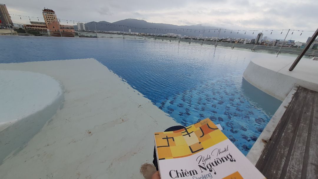 Font chữ và giãn dòng hơi chật, đọc rối mắt