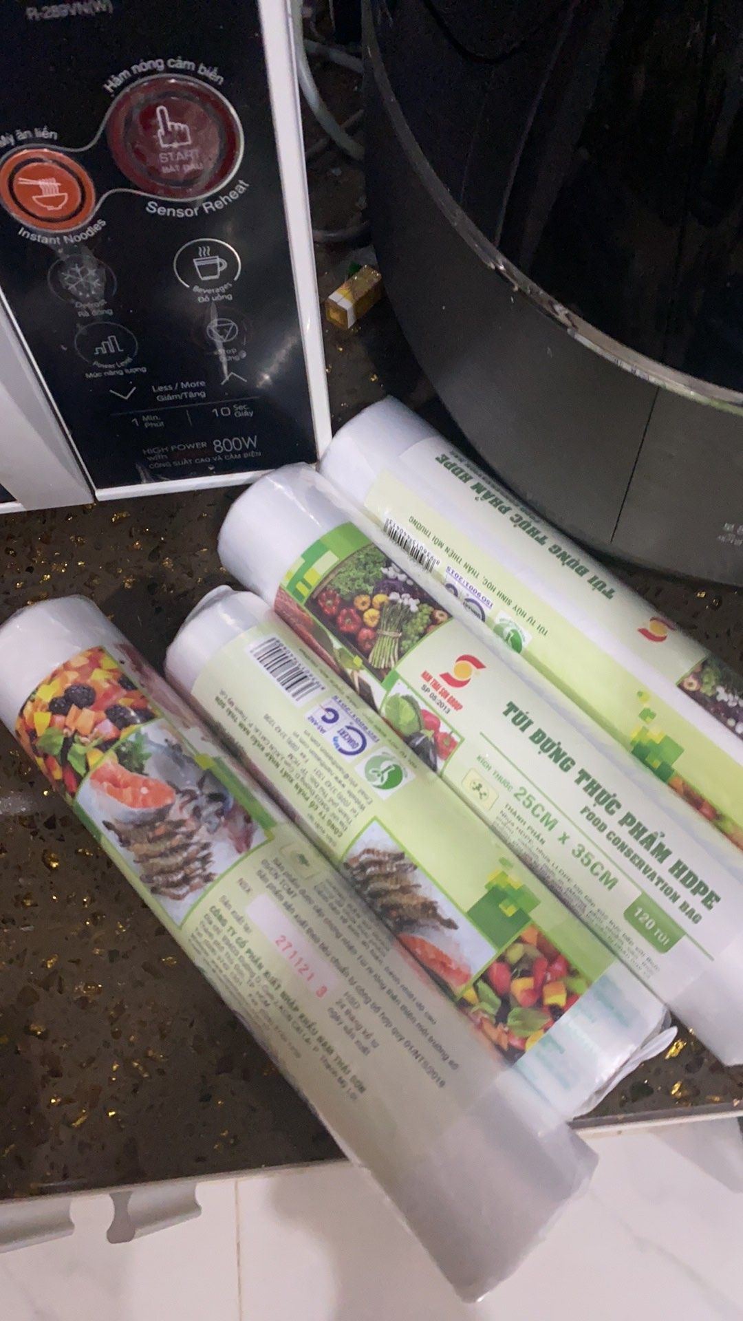 Nên mua nhé mọi người. Chất lượng khá ổn túi không mỏng quá giao nhanh