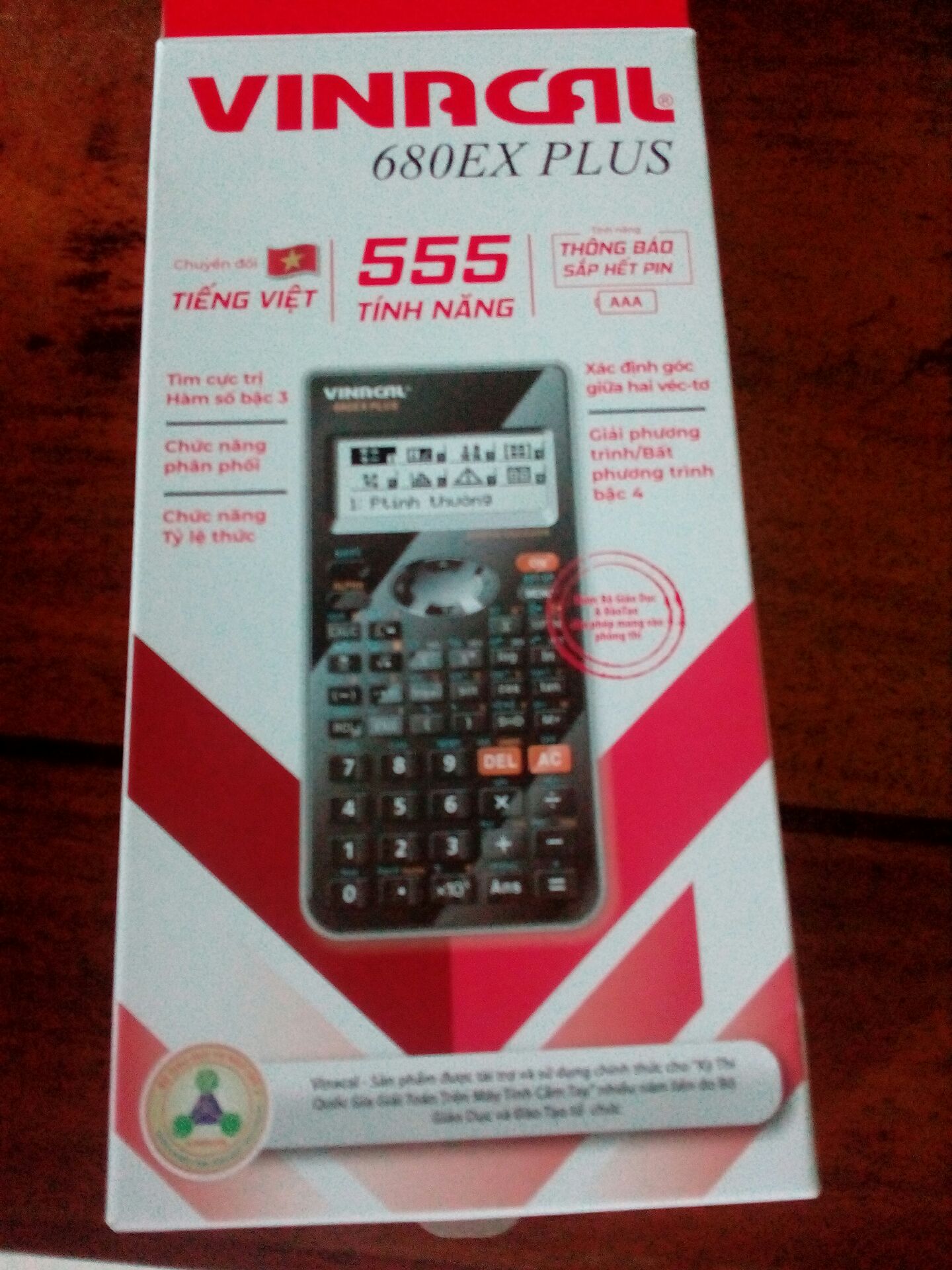 Giao hàng nhanh sớm trước 2 ngày với anh shipper rất nhiệt tính, nói chung thì ban đầu thì mọi thứ rất ok nhưng mà mình chưa text thử máy nên ko thể biết máy ra sao. Nhưng mà cũng xin dành một lời cảm ơn đến tiki và nhà vận chuyển rất chuyên nghiệp.