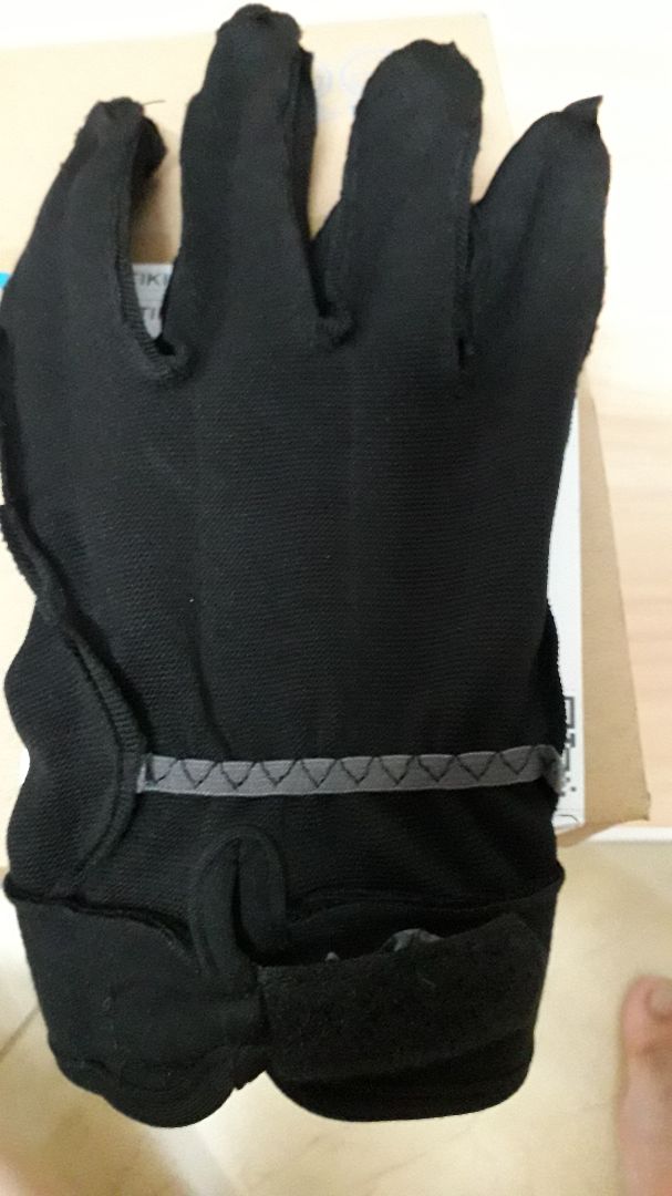 Găng tay cỡ XL nhưng hơi nhỏ so với size thực một chút. Đường cắt may hơi cẩu thả, có lẽ dùng sẽ không bền lắm nhưng so với tầm giá khi mua được giảm gần một nửa thì ok rồi.