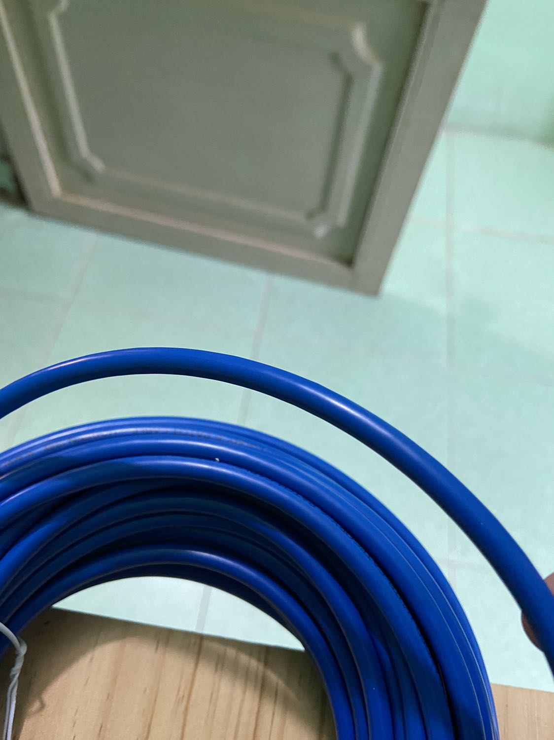 Giao hàng nhanh, chính hãng, có cả tem bảo hành. Dây cứng cáp.