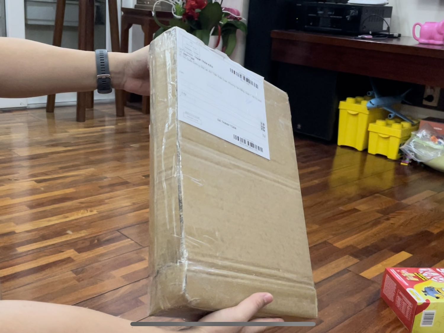 Đóng gói cẩn thận, chưa mở bên trong!