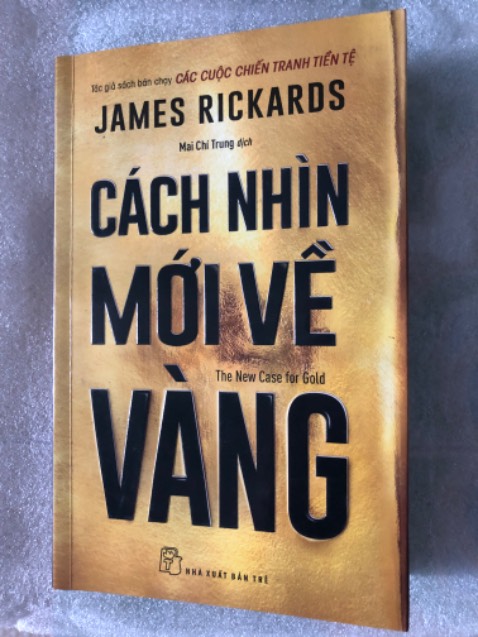 Nội dung sách rất hay. Cung cấp nhiều thông tin bổ ích về vàng. Sách phù hợp với ai muốn tìm hiểu về việc tích trữ vàng. 
Bên trong sách có vài trang bị dính vết lem của mực in nhưng không ảnh hưởng đến chất lượng sách.