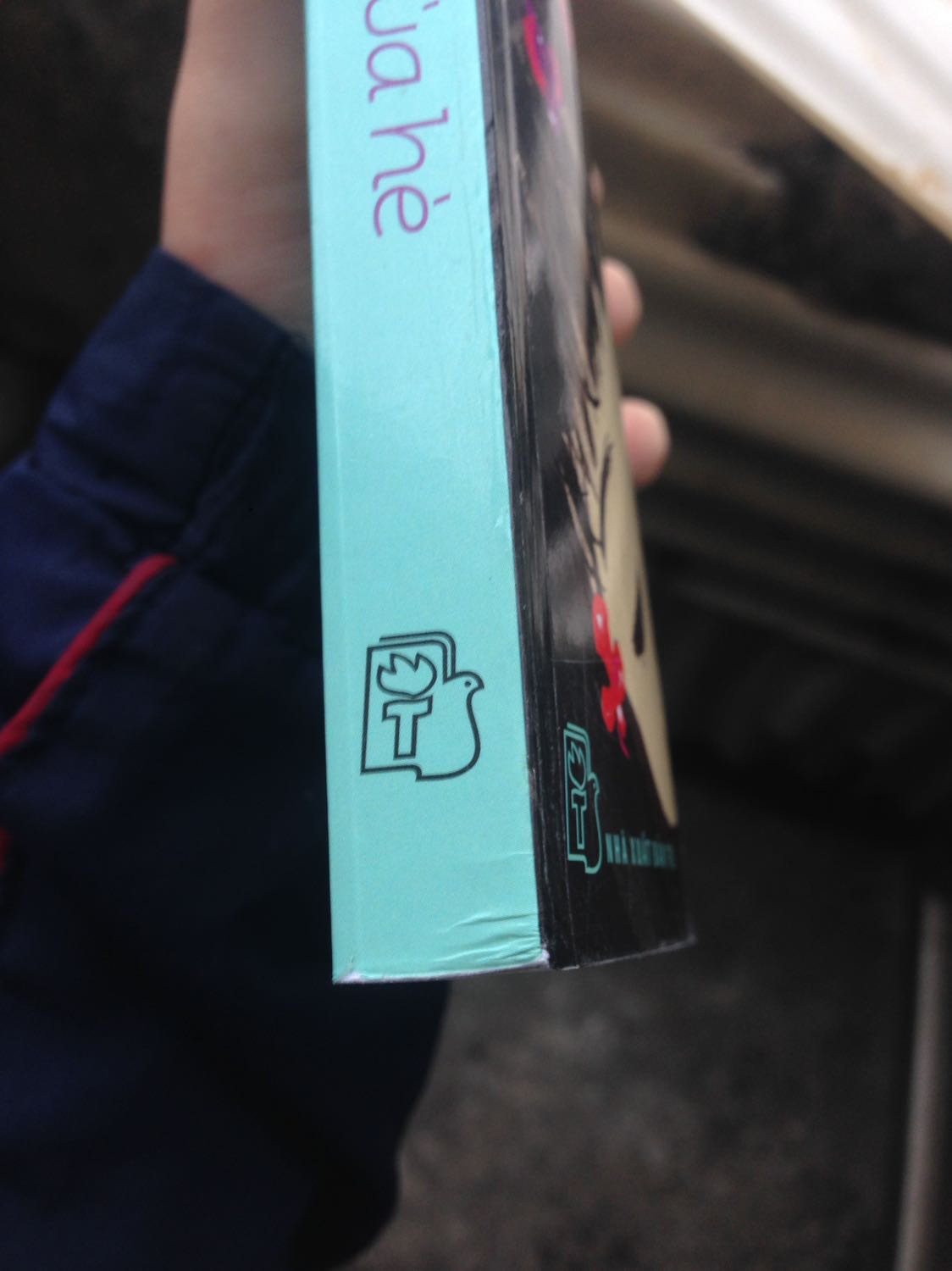 Sách cũ kinh khủng.Bám bụi đầy sách.Sách xước xát nhiều.Bên trog sách còn có những tờ giấy trắng mình không hiểu để làm gì cảm giác giống bị lỗi.Nói chung là thất vọng