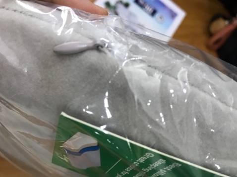 Mình mua tặng bạn, bạn mình rất thích, khen đệm êm, chất vải mịn, màu và kiểu y như shop đăng, rất uy tín, mn nên mua nha