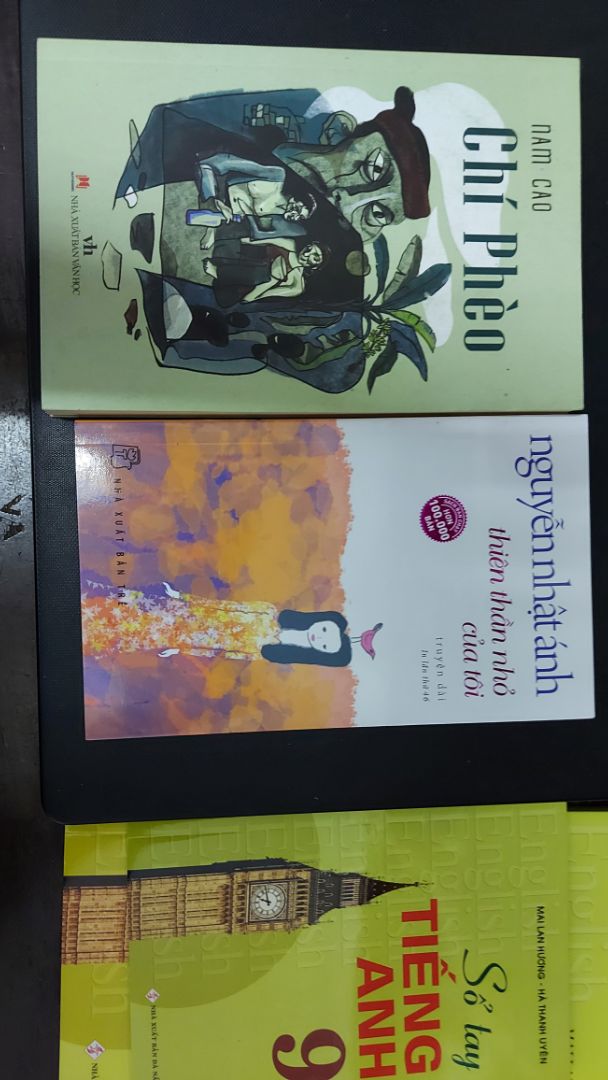 sách giao nhanh, đầy đủ, k bị móp viền nhưng đc gói trong giấy nhìn giống như giấy in bill k bằng bong bóng như mọi khi nên mn lưu ý kẻo hư sách, do chưa đọc nên k nx ndung dc