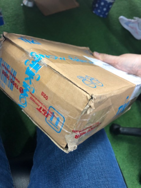 (*) Đánh giá không tính điểm
nhà vận chuyển giao hàng hộp móp méo, tiki đóng hàng trong hộp quá bé chỉ vừa đủ sách, ko chống sốc, sách bị móp góc