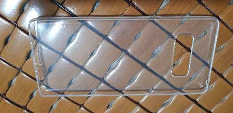 Trông khá mỏng manh, nhưng phù hợp với nhu cầu của mình. Tuy nhiên chỗ lỗ khoét để cắm dây sạc bị lệch, khi sạc phải tháo ốp.