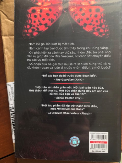 Nội dung hay, câu chuyện nhiều nút thắt khiến người đọc khó đoán được diễn biến tiếp theo, đúng với kì vọng về 1 bộ trinh thám kinh điển của Ý. Giao hàng nhanh có bọc cẩn thận nhưng sách có lỗi in lập trang ở trang 5*** nhưng không ảnh hưởng lắm nên vẫn ủng hộ 5 sao ngen.
