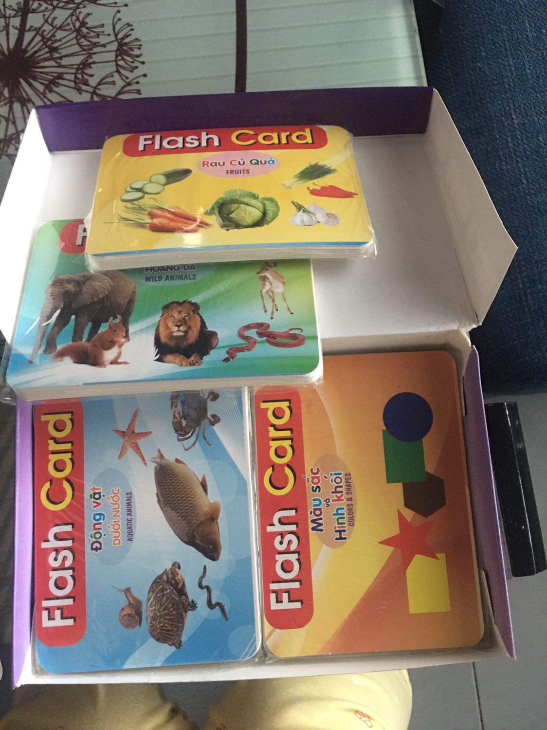 - sp oki , kích thước A5, giấy cứng . Hình in đẹp .
- mình nhận được 14 chủ đề . 
- tiki đóng gói đẹp , giao nhanh