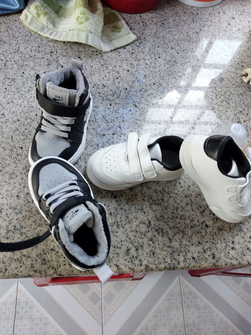 Hàng rất là xịn sò nvgh rất lịch sự cho tất cả 5 sao hẹn sẽ mua tiếp, Hàng rất là lịch lãm, bé mang vào đẹp đã man, lúc đầu xem trên tiki đã mê mẩn rồi và khi giao hàng tận nơi trong rất là đẹp.