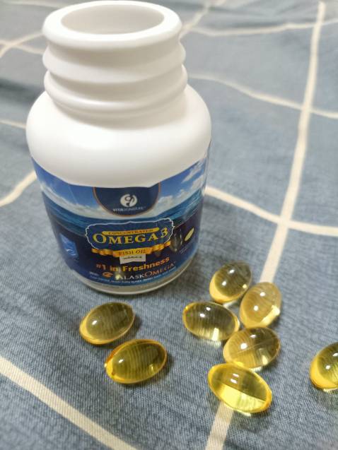 Tanh. Cảm nhận chả khác gì mấy lọ dầu cá thường. Quảng cáo của Đức nghe sang mồm quá. Chắc tự đút 12 viên rồi đóng lọ, dán mác. Ko có tem hay cái gì đó chứng minh hàng xịn của Đức cả