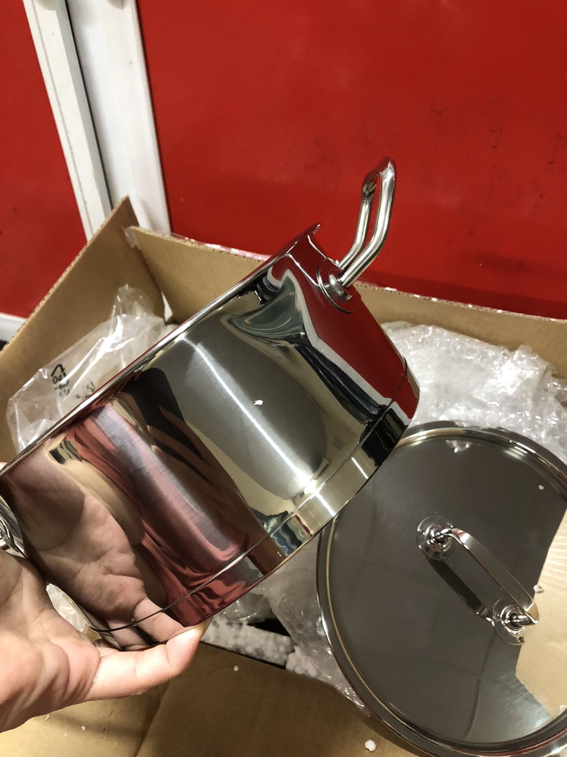 nồi đẹp dày dặn nhưng bị móp méo 1 cái