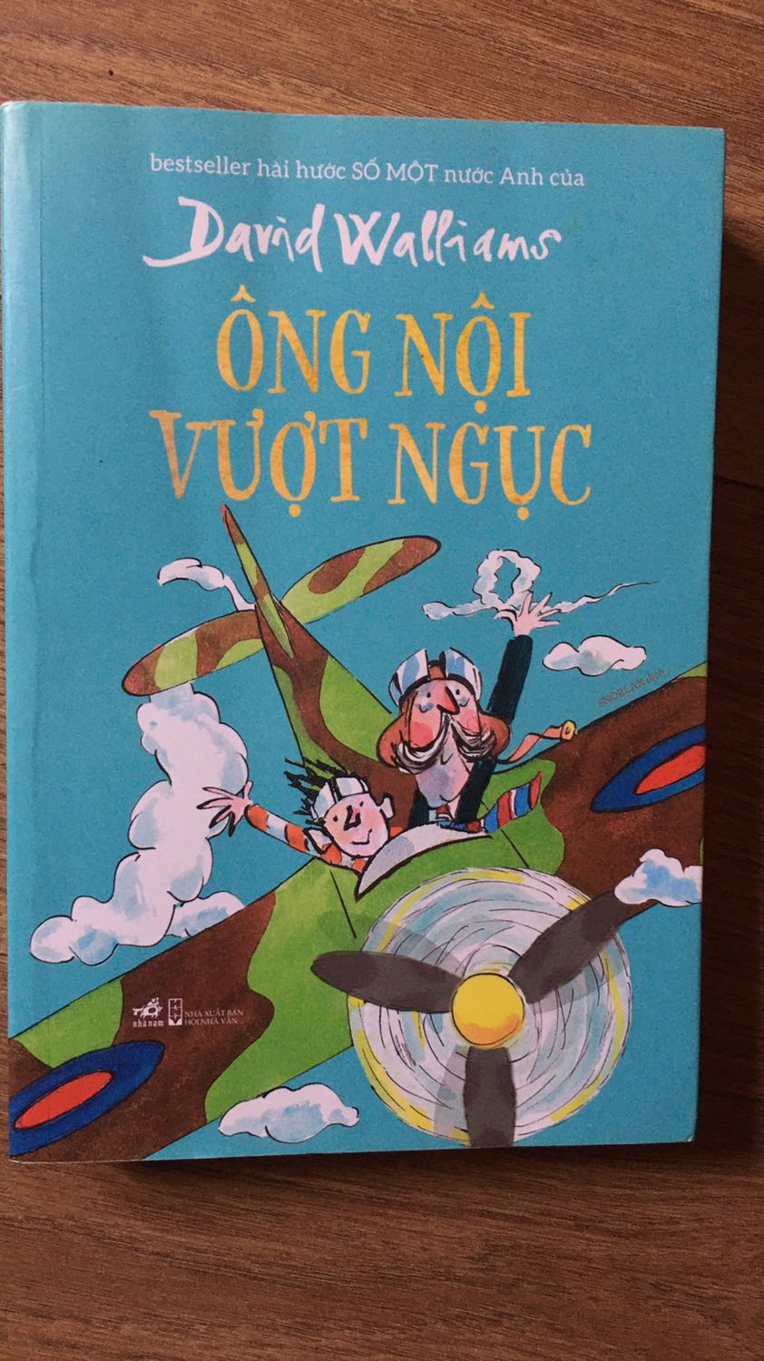 Hài hước, vui nhộn và lôi cuốn. Bé nhà mình thích mê. Cùng với Bà nội Găngxto, Ông Nội Vượt Ngục sẽ là cuốn sách mang sắc màu tươi sáng cho buổi tối đọc sách của gia đình.