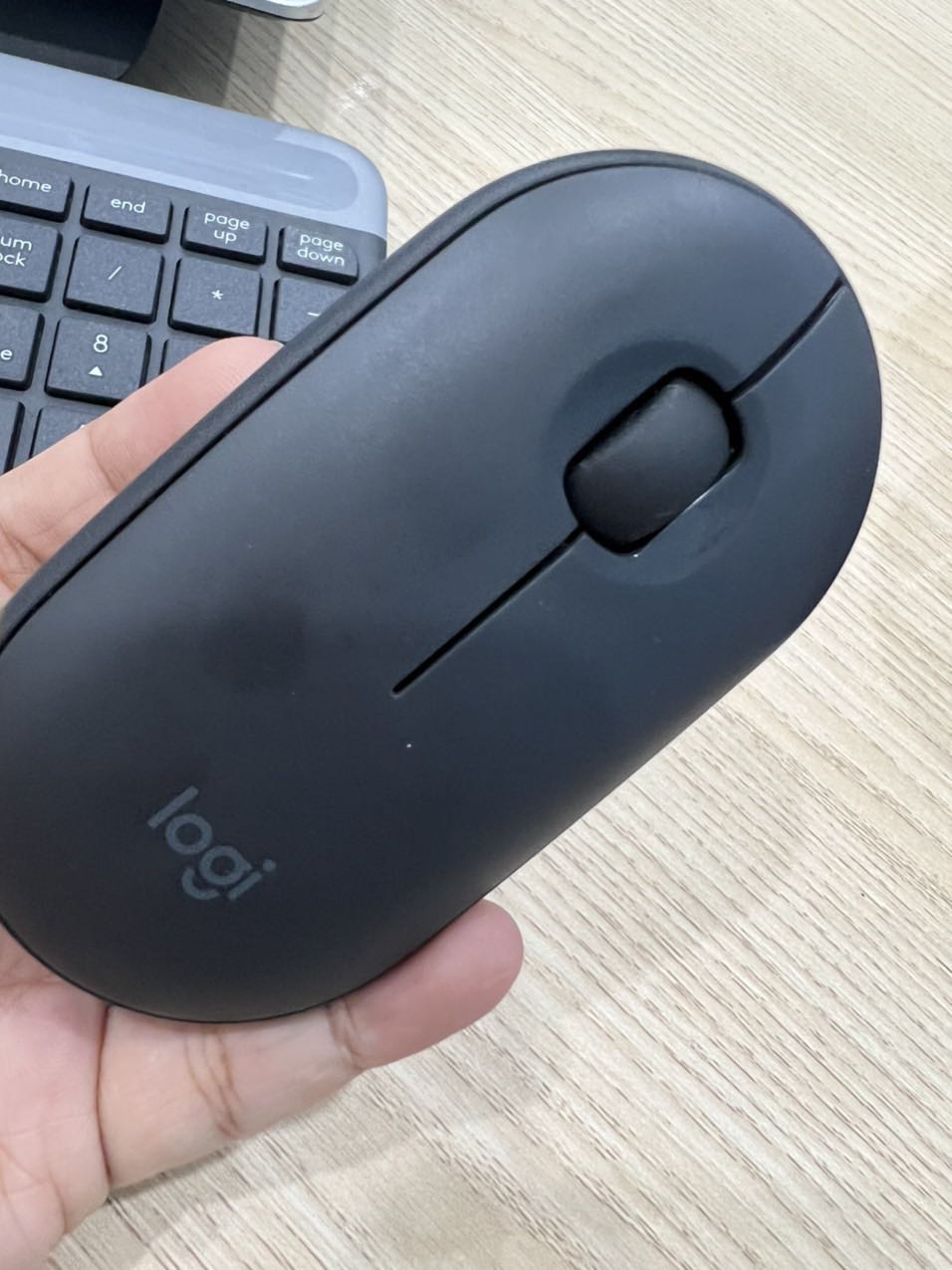 Chất lượng tốt. Đáng tiền. Giao hàng nhanh.
Bàn phím nặng - gõ phím êm- chuột click êm