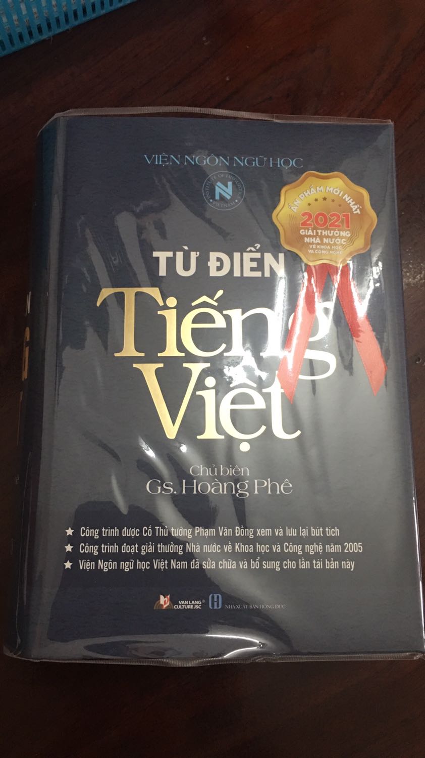 Từ điển đầy đủ từ, có giải nghĩa dễ hiểu.Mỗi học sinh cần có 1 quyển để tự tra cứu và hiểu thêm sự phong phú trong ngôn từ người Việt. Và đặc biệt giúp học sinh học tốt môn ngữ văn ở trường. Rất nên mua.