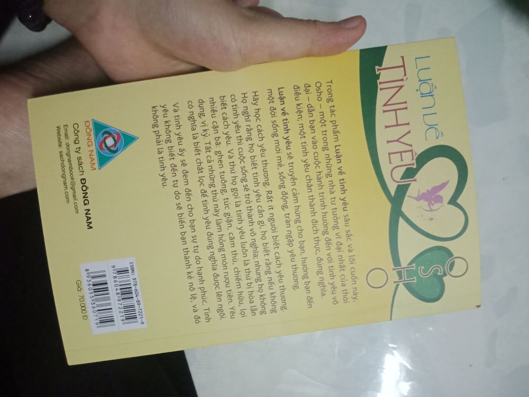 giao hàng nhanh ạ. giấy trơn vàng. đóng gói đẹp giao hàng nhanh ạ. giấy trơn vàng. đóng gói đẹp