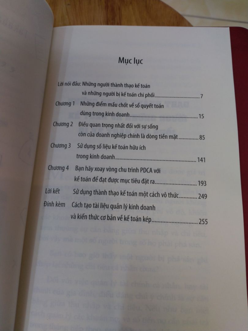 Tiki giao hàng nhanh, bọc cẩn thận. Quyển sách ngắn gọn, dễ hiểu, kiến thức cơ bản về kế toán và thực sự cần thiết cho những bạn nào đang kinh doanh hoặc sắp kinh doanh, dù quy mô nhỏ hay lớn thì kiến thức căn bản vẫn phải nắm được. Cảm ơn NXB và Tiki.