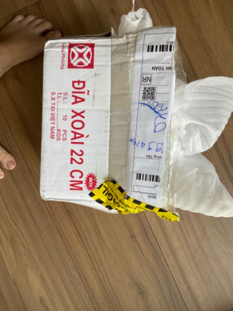 Mình mua 3 hũ, sản phẩm tốt.  Nhưng khi xếp vào cái hộp bị ngắn, không kê lót 2 đầu được, kết quả mở ra 3 hũ vỡ mất 2, báo cho shop, shop đã hứa sẽ giao sản phẩm bù lại. Tạm xếp 4 sao.